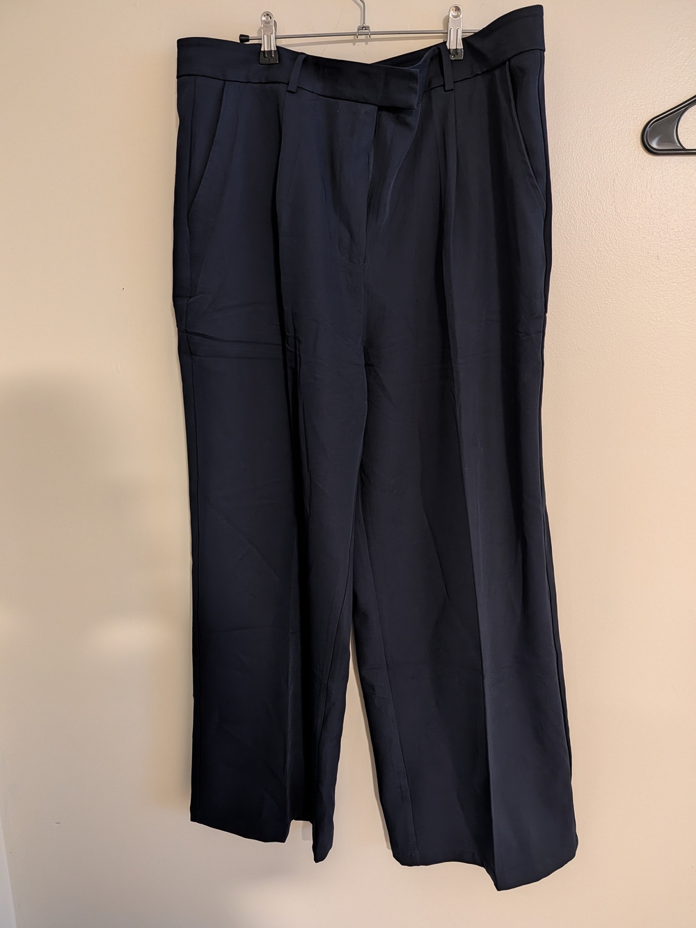 Wide-Leg Dress Pants in Navy